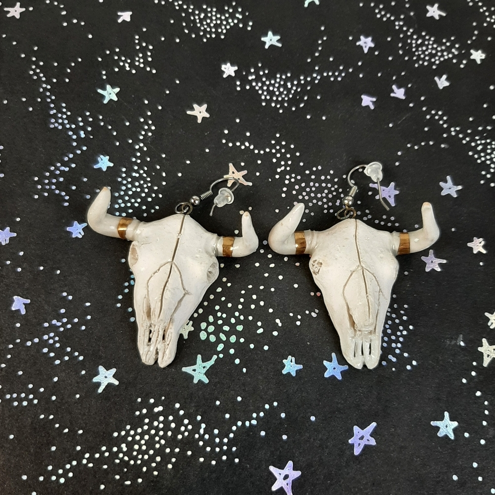 🔥 Southwestern cow/bull skull ceramic dangle earrings